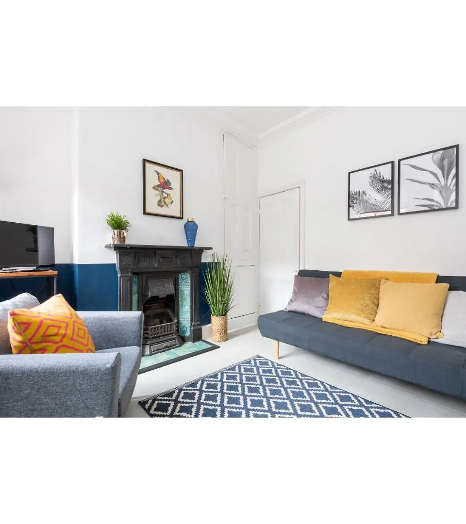 Bright & Beautiful Period Property - Pass The Keys York