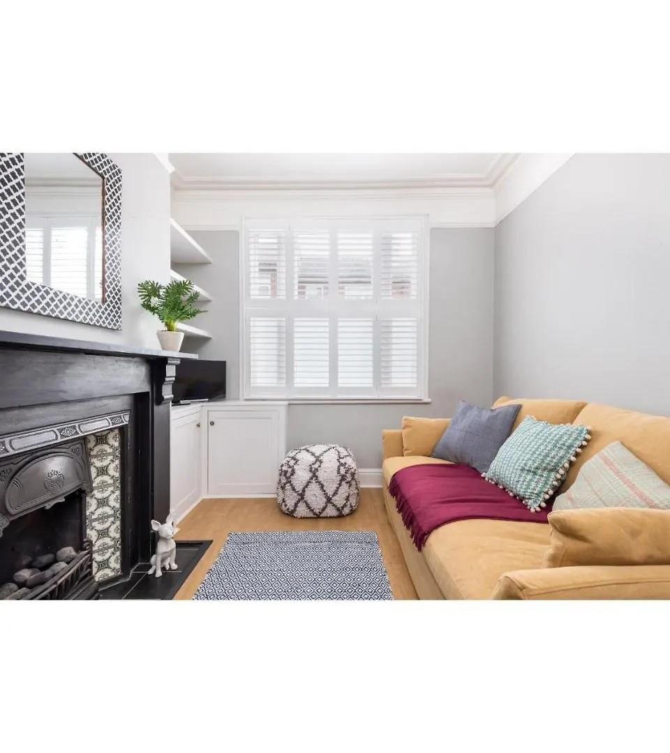 Bright & Beautiful Period Property - Pass The Keys York Apartment