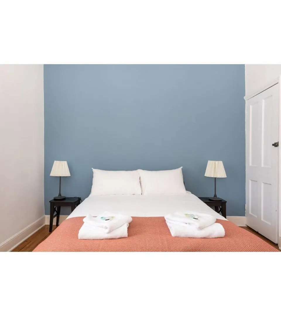 Bright & Beautiful Period Property - Pass The Keys York Apartment